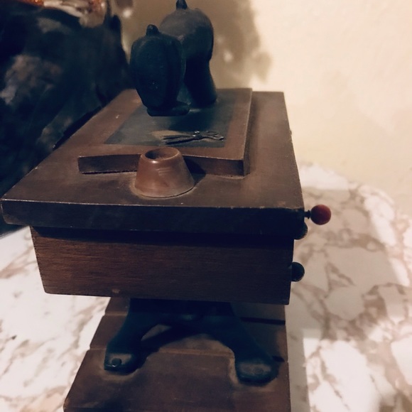 Vtg. Trading sewing machine musical box for display decor. - Picture 6 of 8
